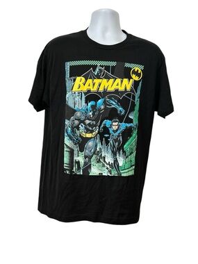 DC Comics Batman Graphic Short Sleeve Tee in Black with Yellow & Teal size Large